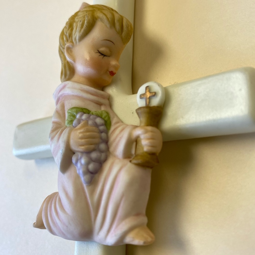 Vintage Ceramic Lefton 1999 Praying Communion Girl on Cross Hanging Wall Plaque - Picture 3 of 10